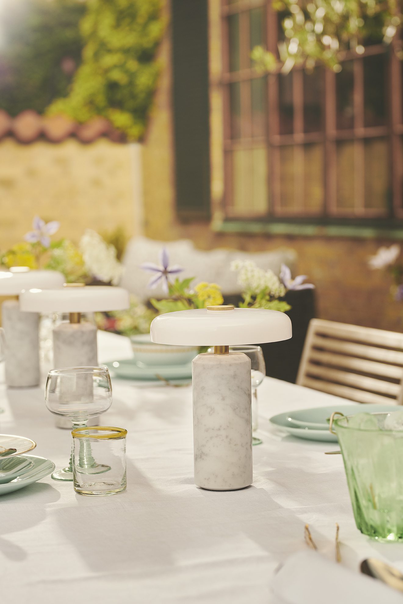 DBU Image_Trip on table_3_low