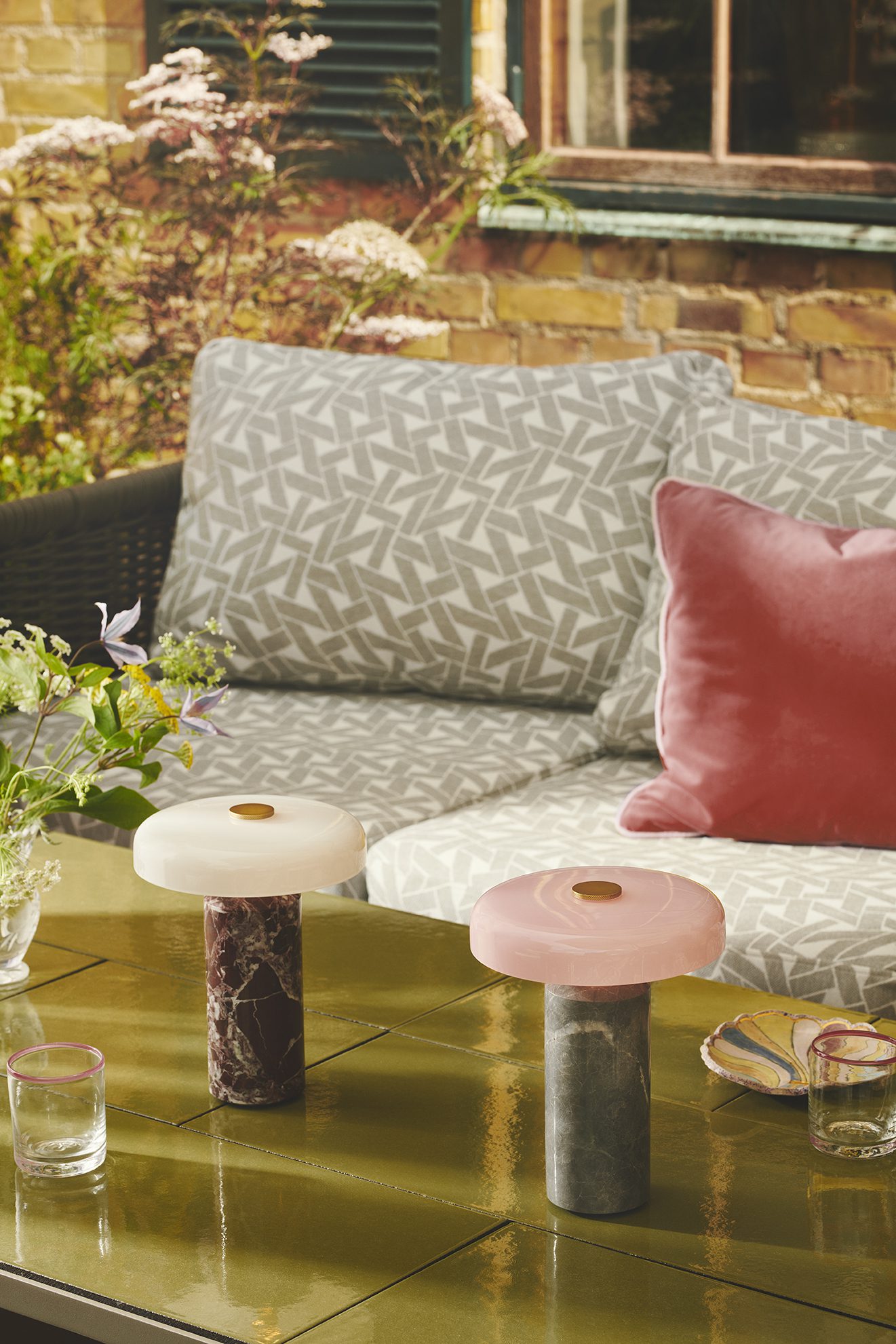 DBU Image_Trip_Burgundy_Silver_low